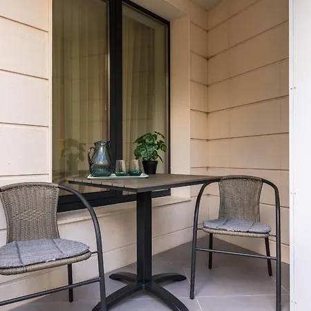 Paris Garden Boutique Apartment Warna