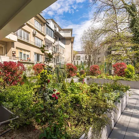 Apartment Paris Garden Boutique Warna